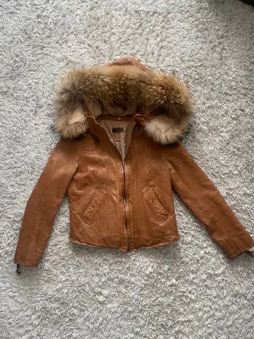 GOA 카멜 가죽 후드 부착 자켓