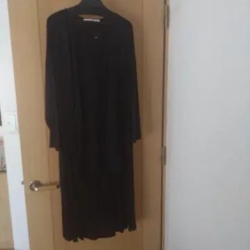 블랙 긴팔 무릎 기장 원피스