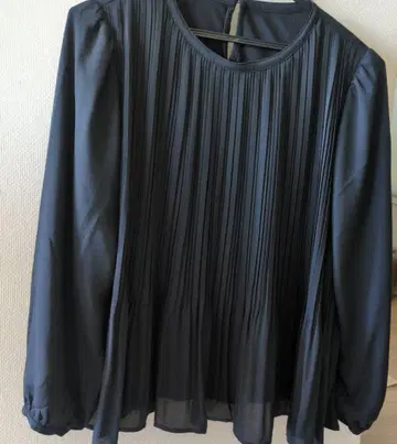 네이비 플리츠 긴팔 블라우스