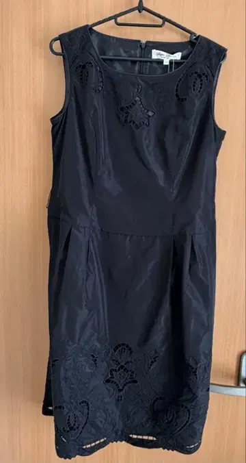 SuperBeauty 슬리브리스 원피스 블랙