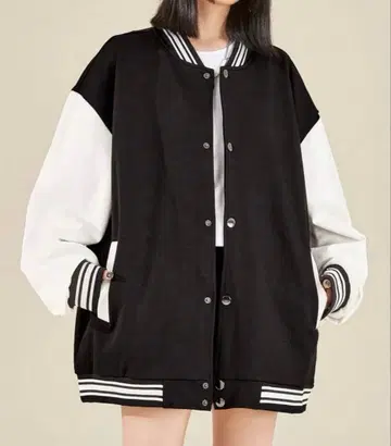바이컬러 바시티 자켓 블랙과 화이트