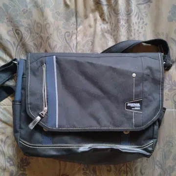 MOUSTACHE 숄더백 블랙 x 네이비