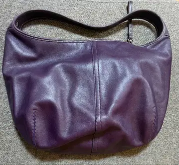 퍼플 가죽 핸드백