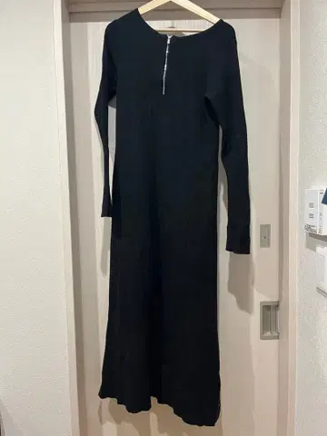 블랙 롱 원피스 앞 지퍼 포함