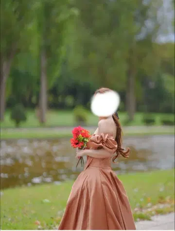 오프숄더 오렌지 드레스와 웨딩 드레스 2종 세트