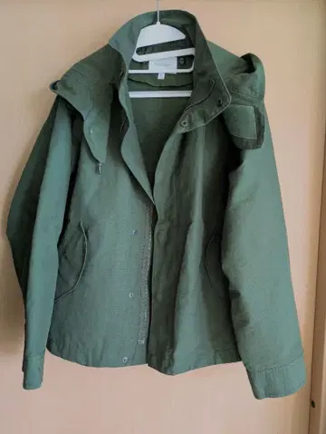 BEAUTY&YOUTH 올리브 그린 후드 부착 밀리터리 자켓