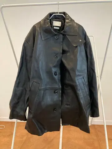 YOKE Cut-Off Leather Car Coat BLACK 2