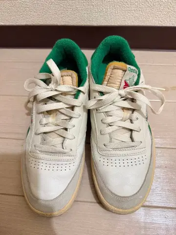 리복 화이트/그린 스니커즈