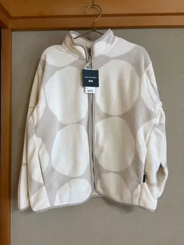 미사용 새상품 유니클로 x 마리메꼬 플리스 자켓 (베이지 화이트)