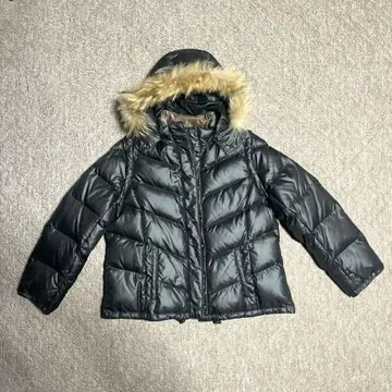 후드 부착 블랙 다운 자켓