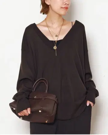 AP STUDIO 딥 V넥 니트