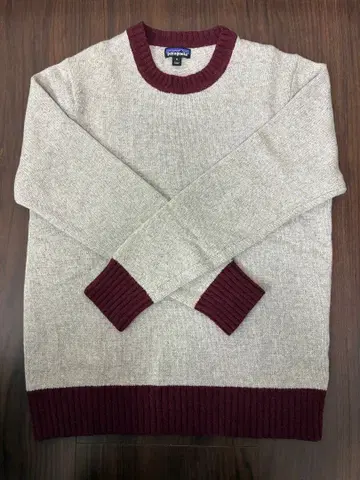 Patagonia 그레이/버건디 크루넥 스웨터