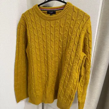 머스타드 케이블 니트 스웨터