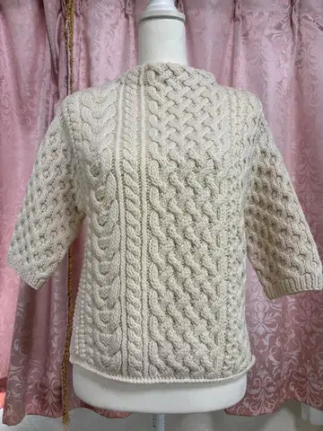 아이보리 케이블 니트 스웨터 7부 소매 macphee