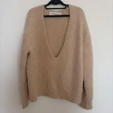 더 신존 베이지 V넥 스웨터