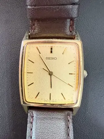 SEIKO 골드 스퀘어 손목시계
