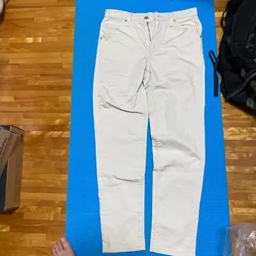 유니클로 화이트 슬림핏 데님 팬츠 29인치, 73.5cm