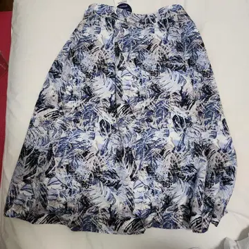 새상품 유나이티드 애로우즈 패턴 제품 스커트