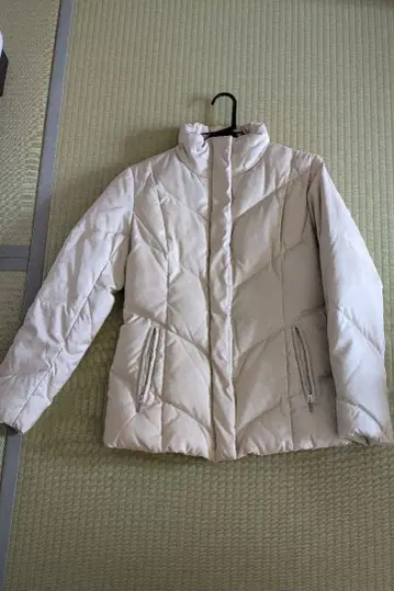아이보리 퀼팅 다운 자켓