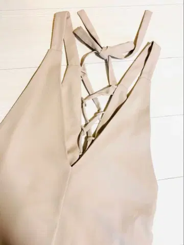 AMERI 베이지 아이보리 백 레이스업 리본 살로펫