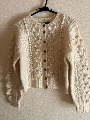 아이보리 폼폼 뜨기 가디건