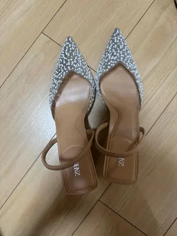 (미착용) ZARA 힐 사이즈 40 (26cm)