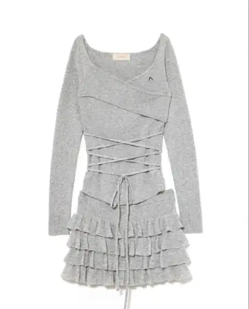 Andmary Leia frill set up