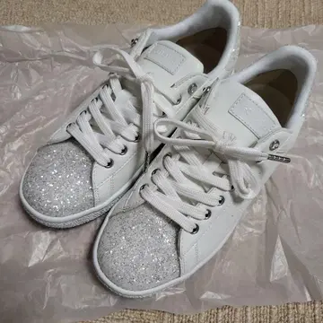 +다이애나 다이애나 비쥬 펀칭 스니커즈 여성용 BL42540