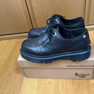 Dr. Martens 블랙 로퍼