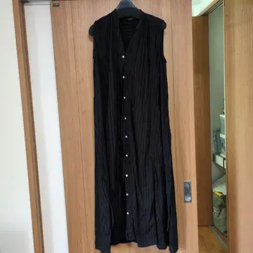 Le mien 블랙 슬리브리스 셔츠 원피스