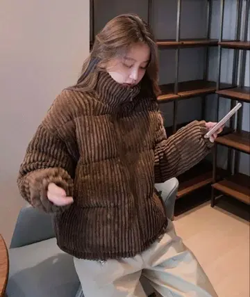 코듀로이 하이넥 다운 자켓 브라운