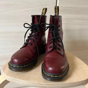 닥터마틴 체리 레드 부츠 8홀 UK5
