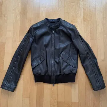 다크 브라운 가죽 자켓