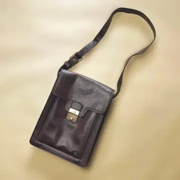 로터리 클럽 PILOT 다크 브라운 숄더백