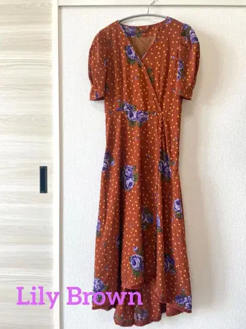 Lily Brown 랩 스타일 반팔 원피스 드레스