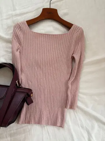 1시즌 착용 투모로우랜드 DESPRES 상의