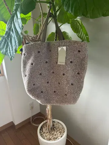 캐시캐시 도트 플리스 토트백