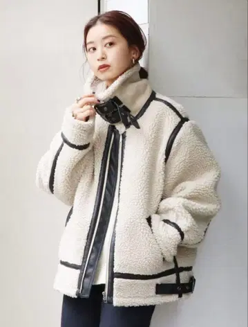 [ Ungrid ] 보아 무스탕 블루종 M 사이즈