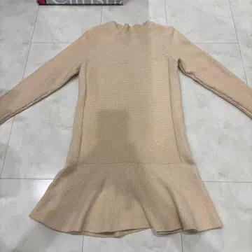 베이지 니트 원피스 긴팔 핏앤플레어