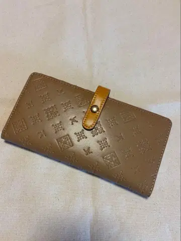 russct 브라운 엠보싱 가공 접이식 지갑