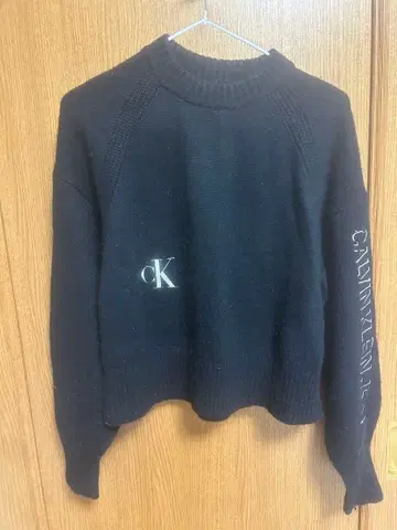 캘빈 클라인 진스 블랙 스웨터