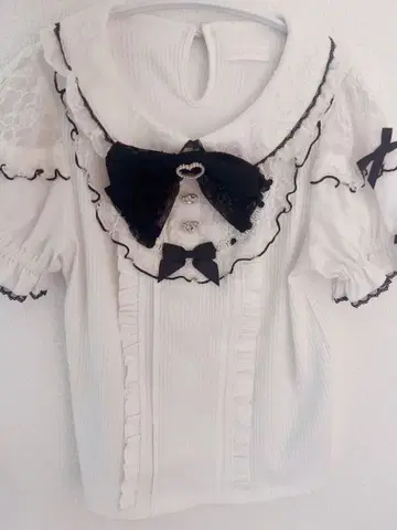 LIZLISA 사다리 레이스 하트컷 블라우스