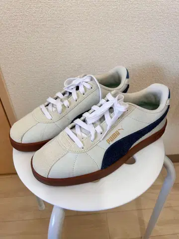 PUMA 화이트/네이비 스니커즈