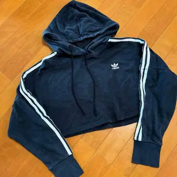 adidas 블랙 숏 기장 후드티 S 사이즈