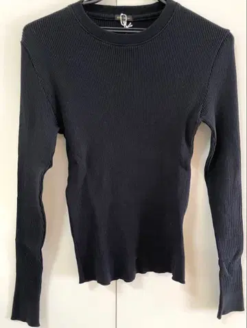 R&D.M.Co- 이번 시즌 미사용 새상품 크루넥 리브 니트 블랙