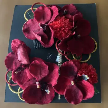 성인식용 빨간색 꽃 머리 장식 헤어콤