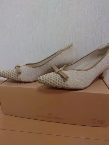 VIVAIA 23.5cm 베이지 리본 포함 하이힐 펌프스