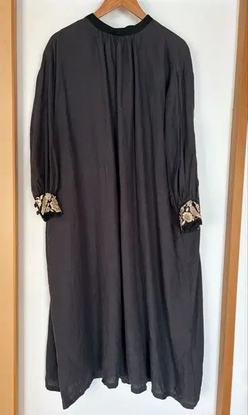 자수 다크 그레이 긴팔 롱 원피스 핸드메이드 린넨 작가