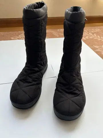 보그스 미디엄 부츠 블랙 23cm