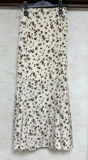 HOWDY. 꽃무늬 머메이드 스커트